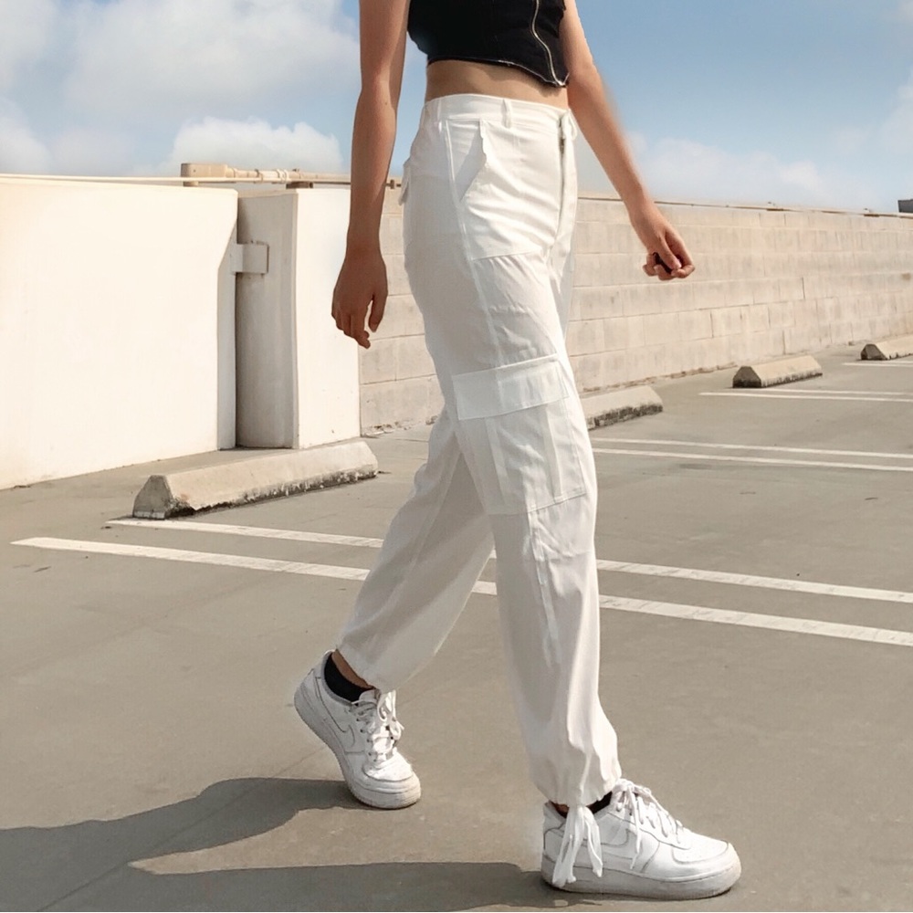WHITE CARGO PANTS